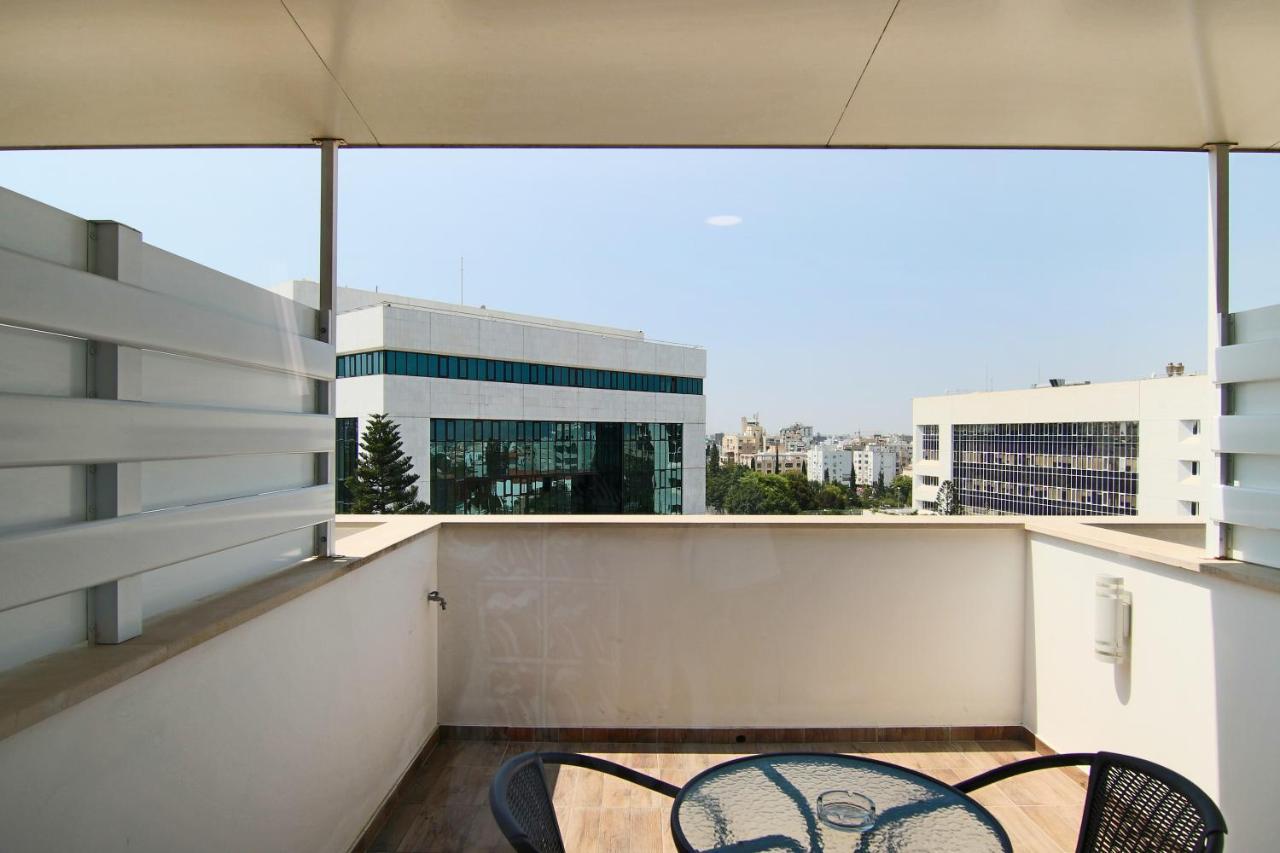 Phaedrus Living: Luxury Suite Nicosia 505 Екстер'єр фото