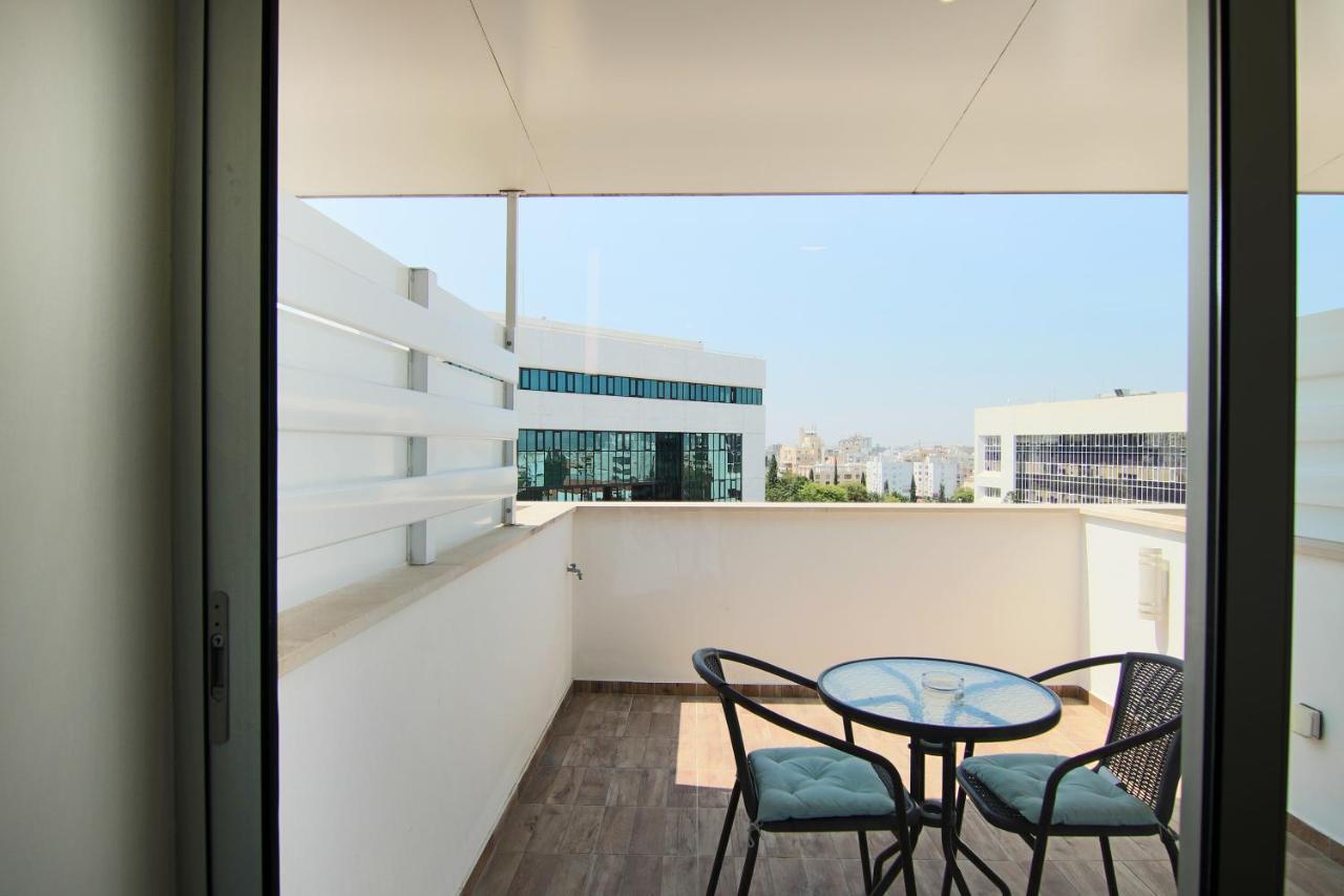 Phaedrus Living: Luxury Suite Nicosia 505 Екстер'єр фото